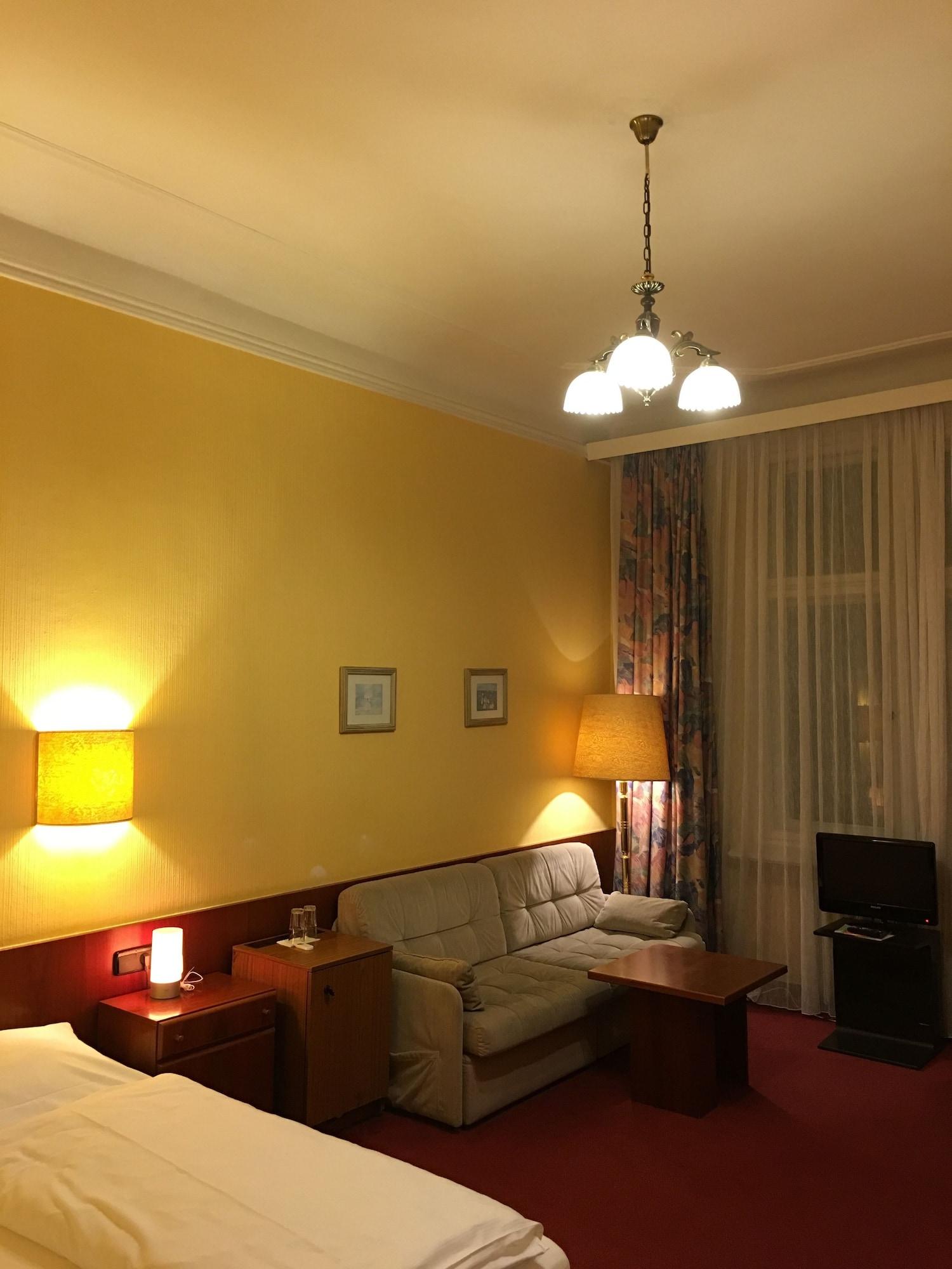 Kurfuerst Am Kurfuerstendamm Hotel 3*