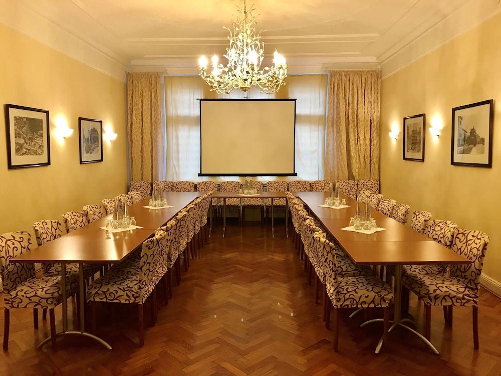 Kurfuerst Am Kurfuerstendamm Berlin