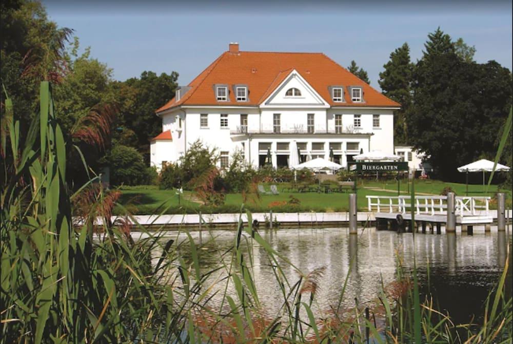 Hotel Schmoeckwitz 3*