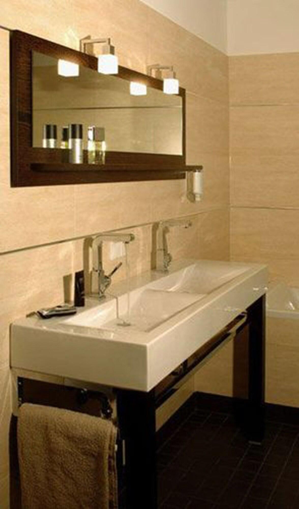 Adele Hotel 3*