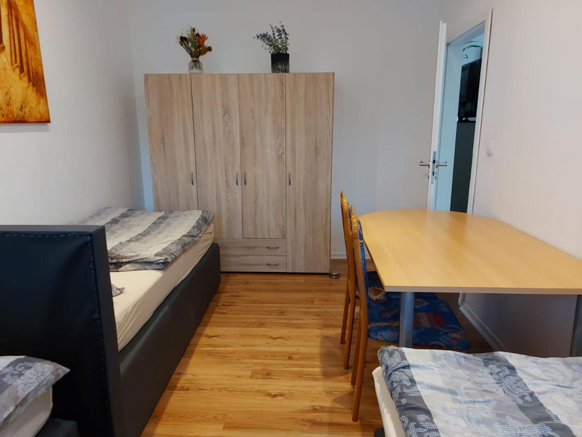 Mahlsdorf Apartment *