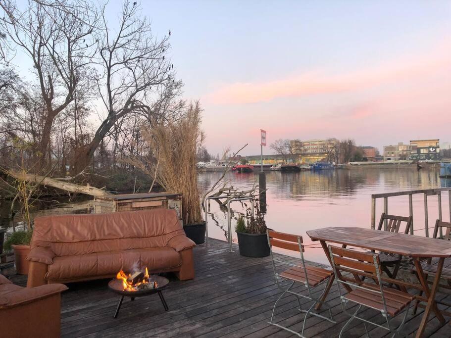 Botel Hausboot Mit Hottub In *