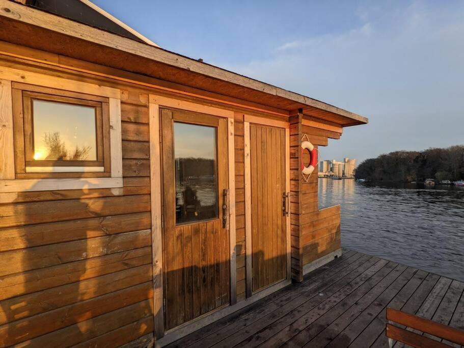 Hausboot Mit Hottub In * Berlin