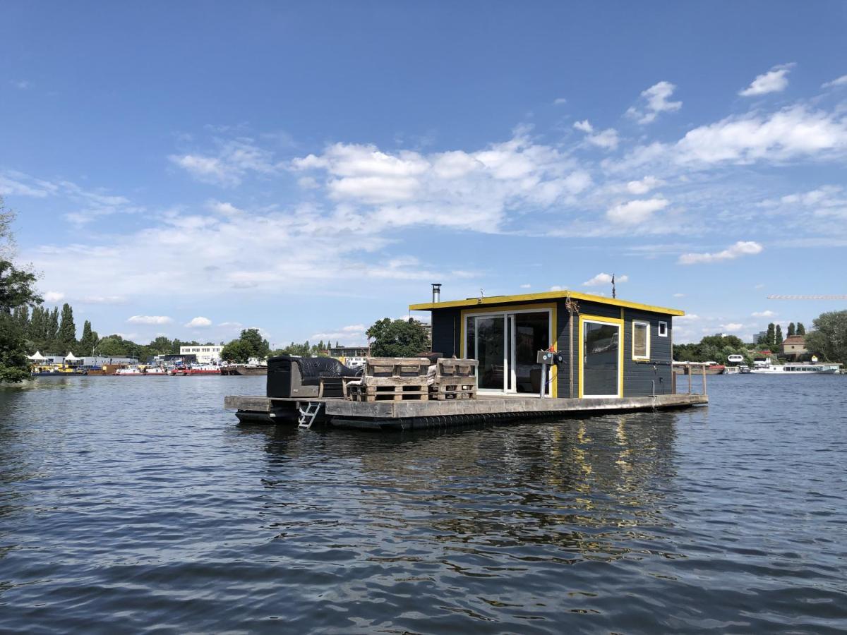 Grosses Gemuetliches Hausboot In