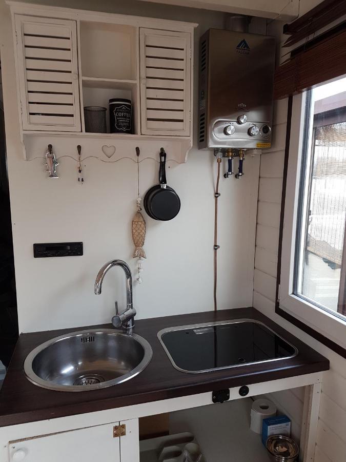 Grosses Gemuetliches Hausboot In Botel Berlin