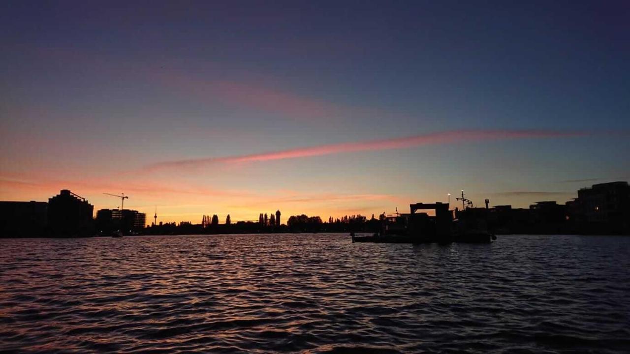 Botel Grosses Gemuetliches Hausboot In Berlin