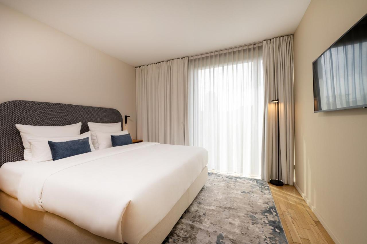 June Six City West Hotel
