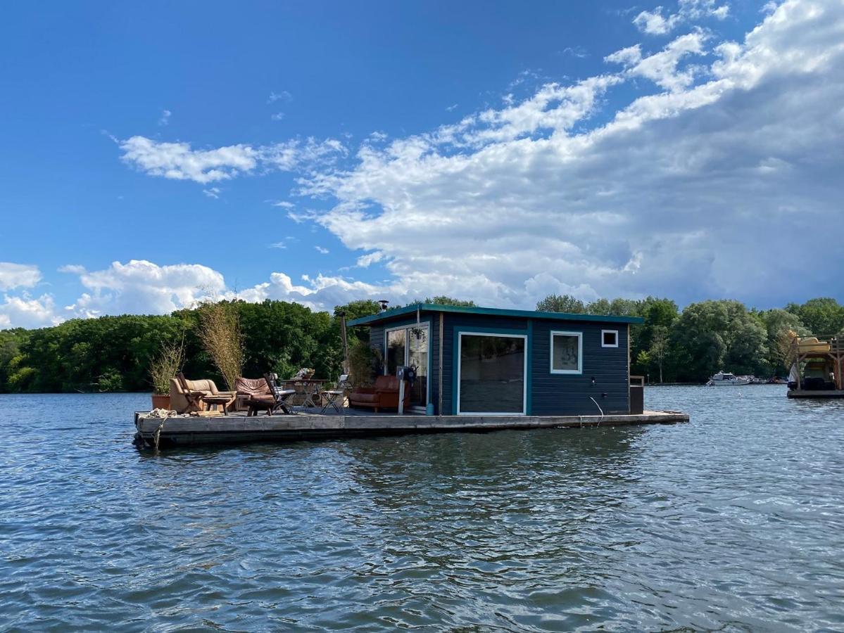 Grosses Gemuetliches Hausboot In Botel *