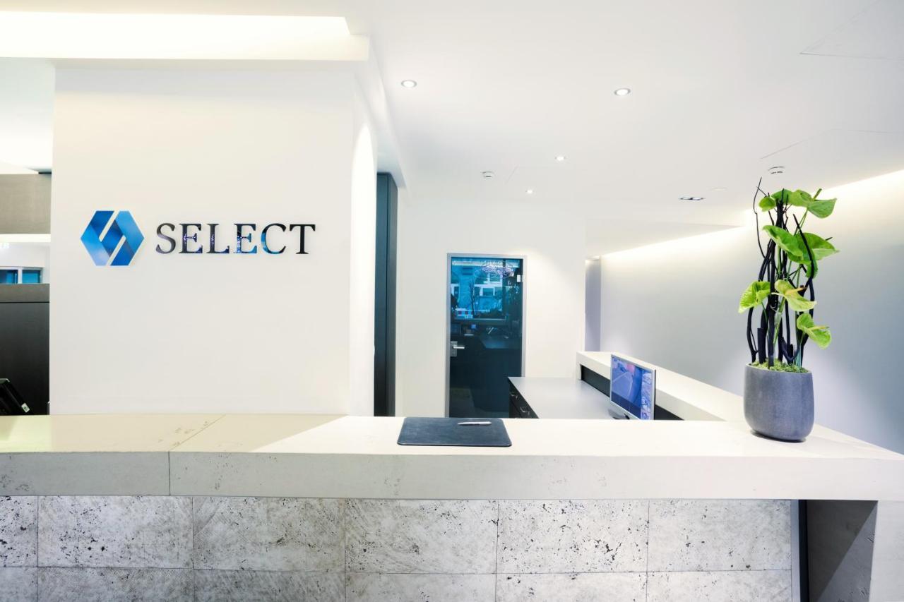 Select The Wall - 4*