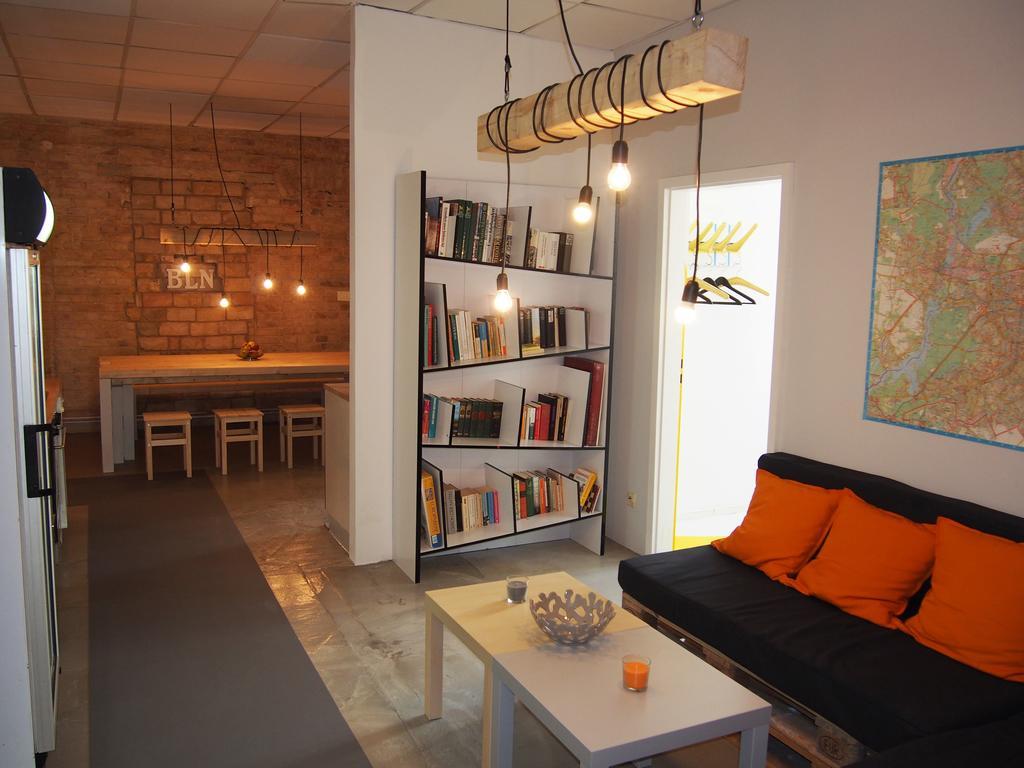 Box61 Art Concept Flat Hostel