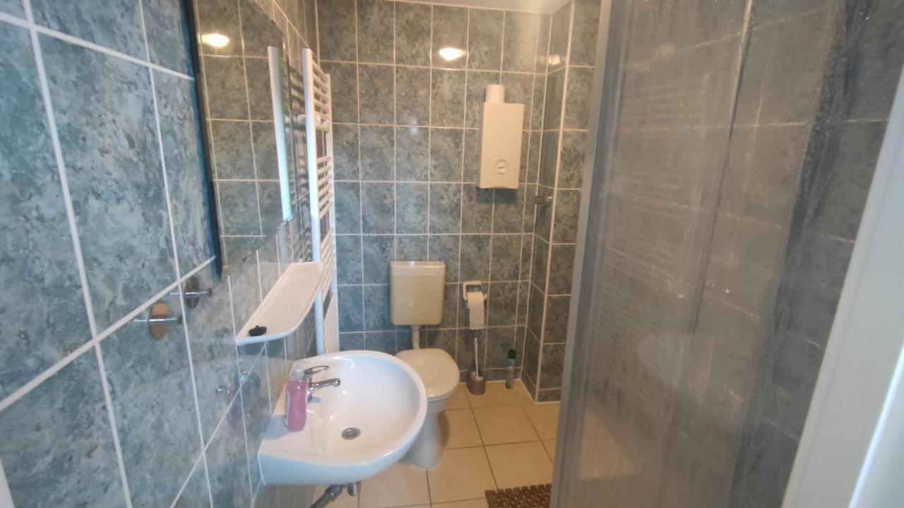 Fewo3-1 Zim-2 Einz Bett-2 Pers-kueche-dusche Wc Aparthotel *