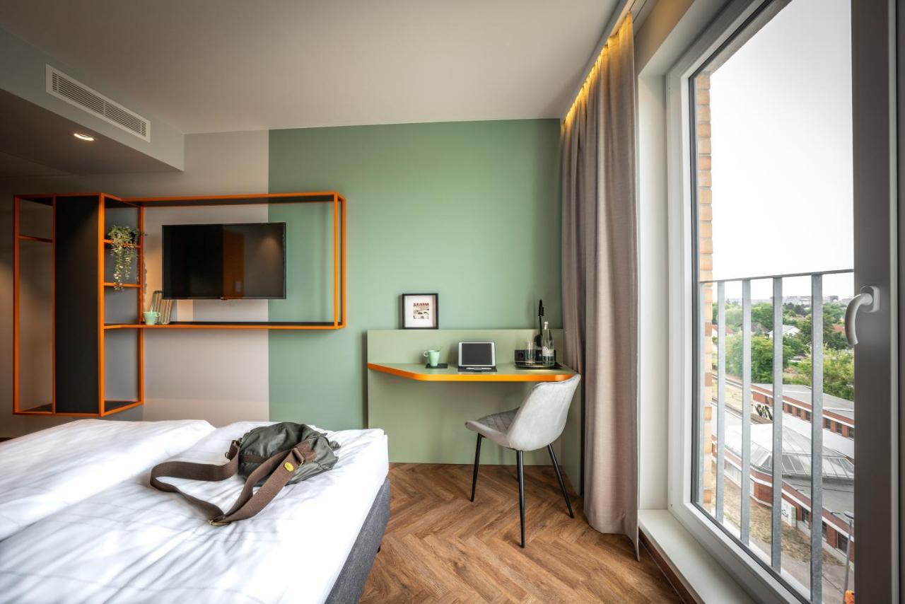 Hotel Loginn Airport 3*