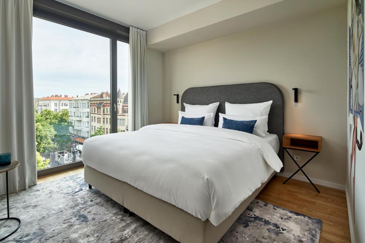 Hotel June Six City West 3*