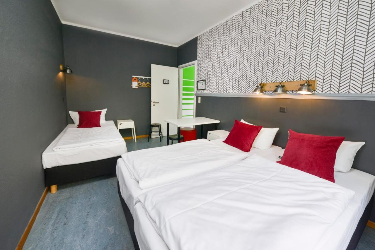 Old Town Hostel *