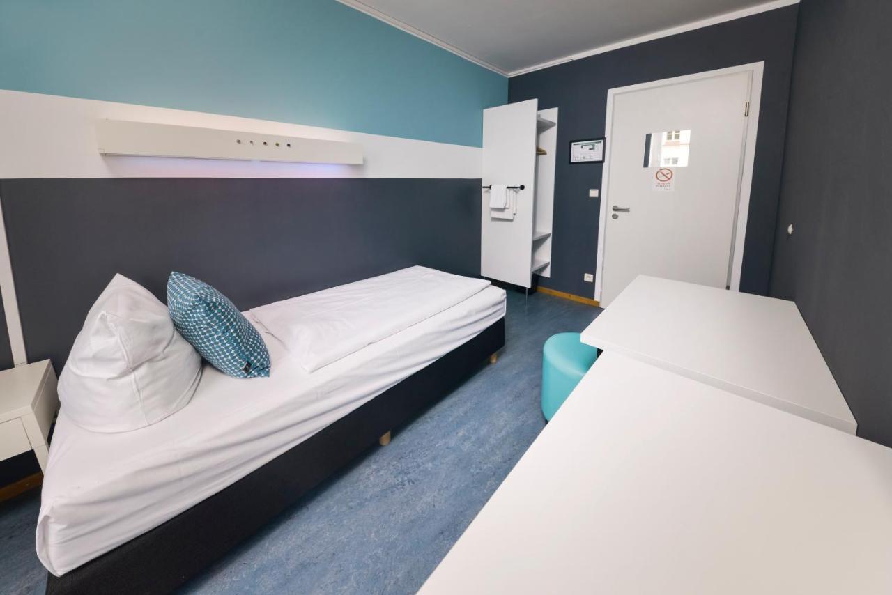 Old Town Hostel *