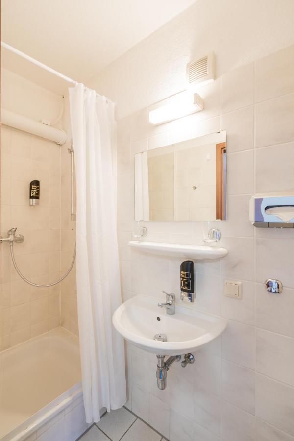 Dori's 108 Hotel