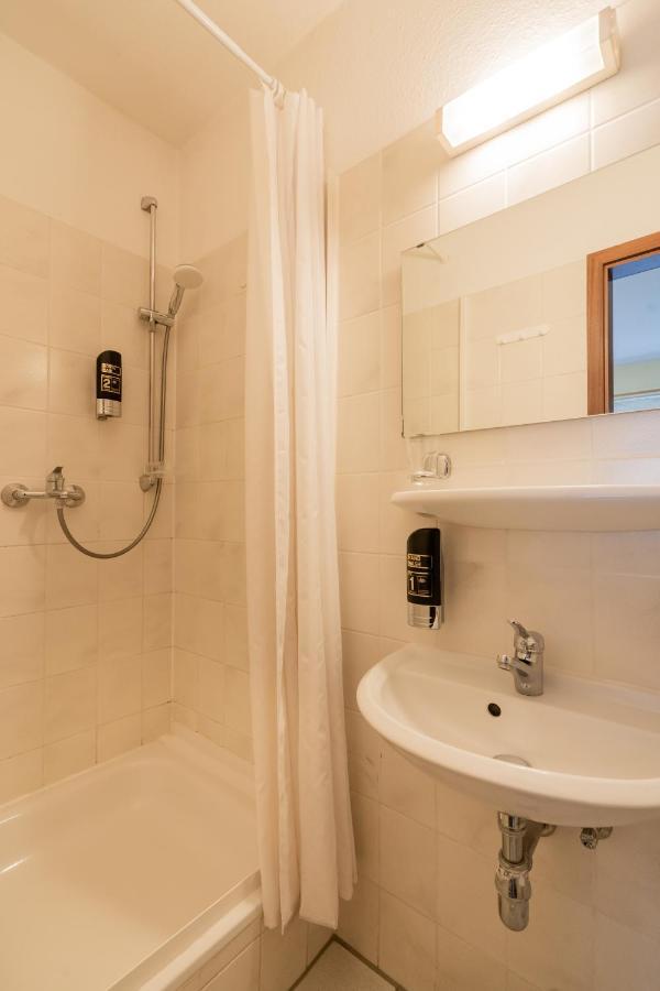 Dori's 108 Hotel 3*