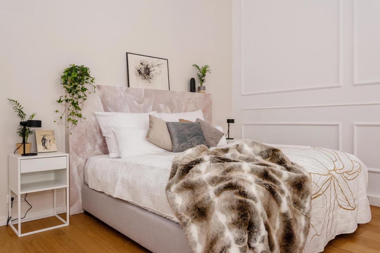 90sqm 2br Biz Loft - 5min Station Apartment