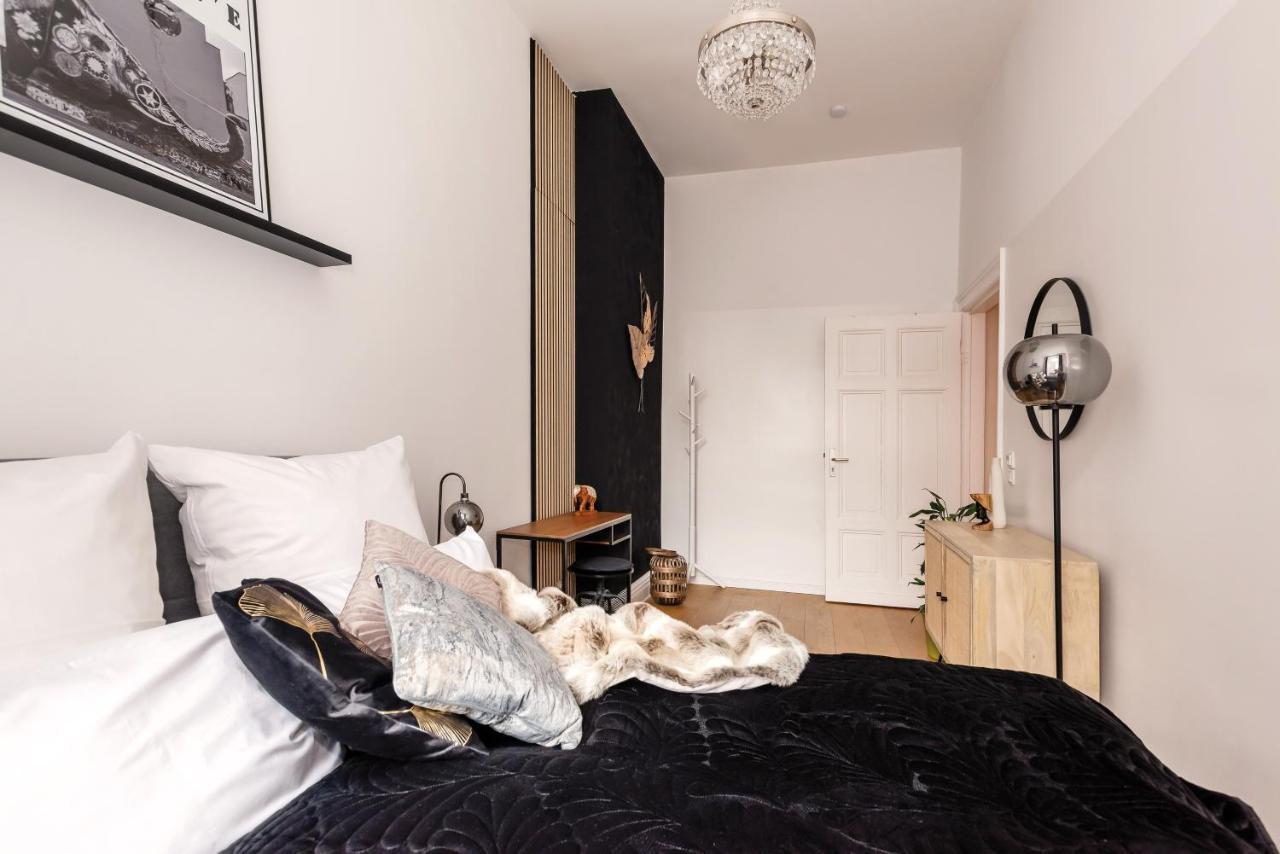 90sqm 2br Biz Loft - 5min Station Apartment Berlin