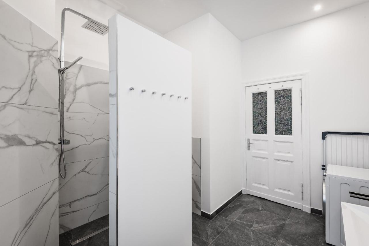Lejlighed Riesiges Nahe Kudamm Sehr Schoner Altbau 123m2 Gross 12 Gaste Berlin