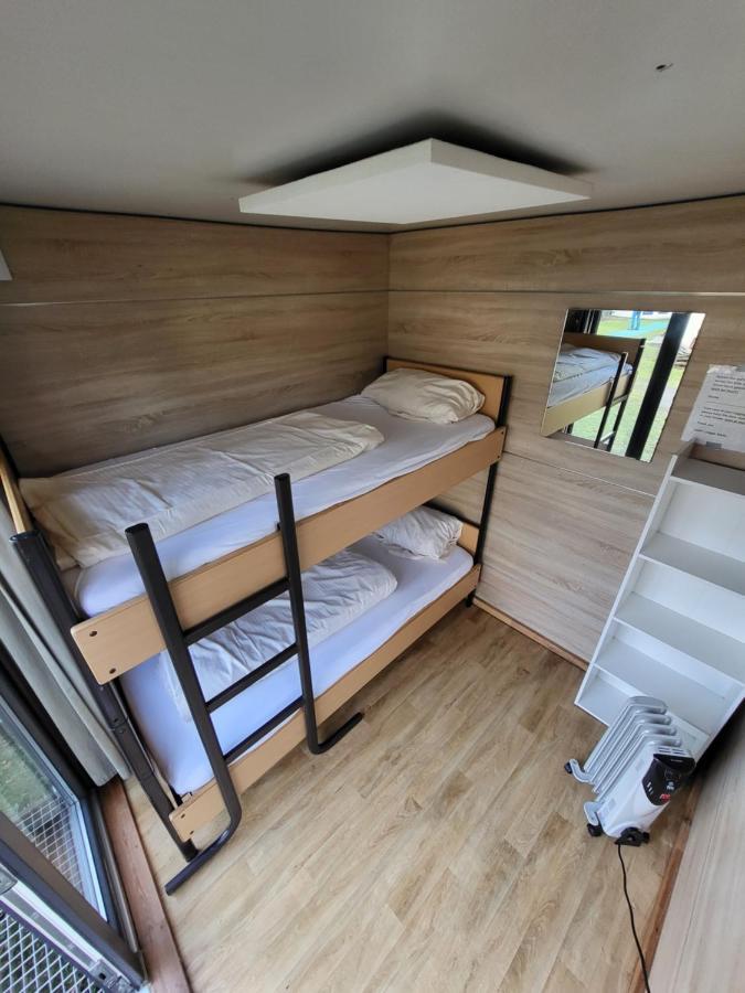 Easy Hotel