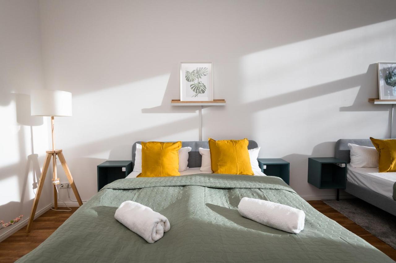 Sonnig Alexanderplatz: Spacious Group-friendly Apartment *