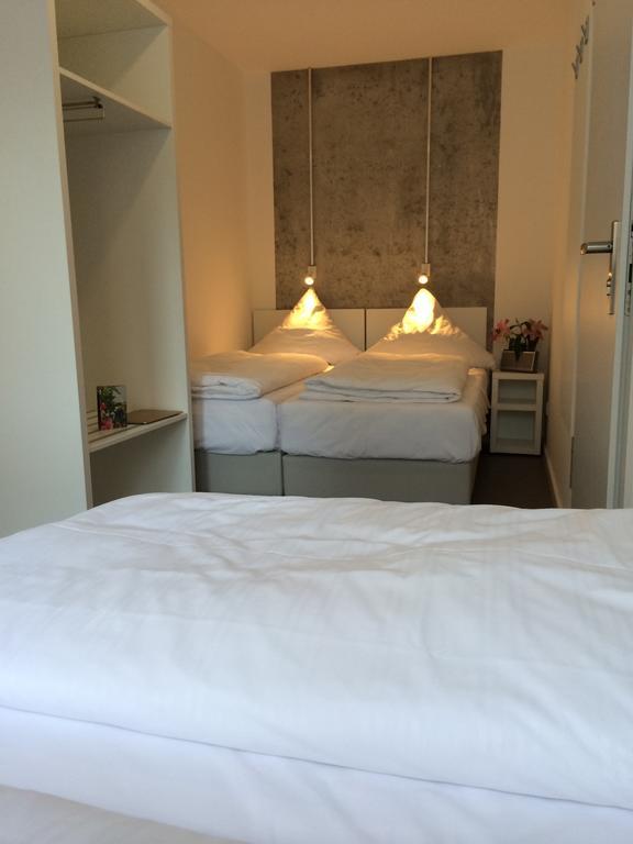 Near Brandenburg Gate - & Hostel *