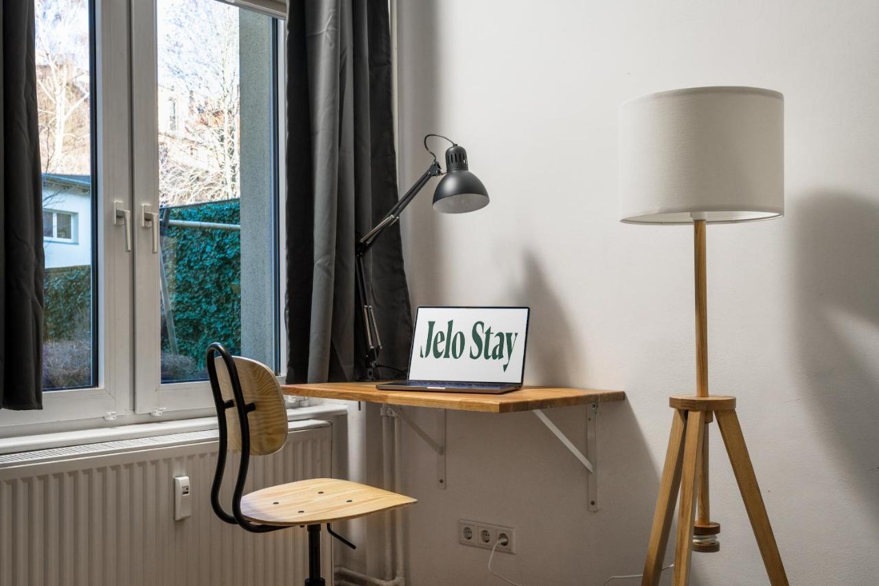 Sonnig Alexanderplatz: Spacious Group-friendly Apartment