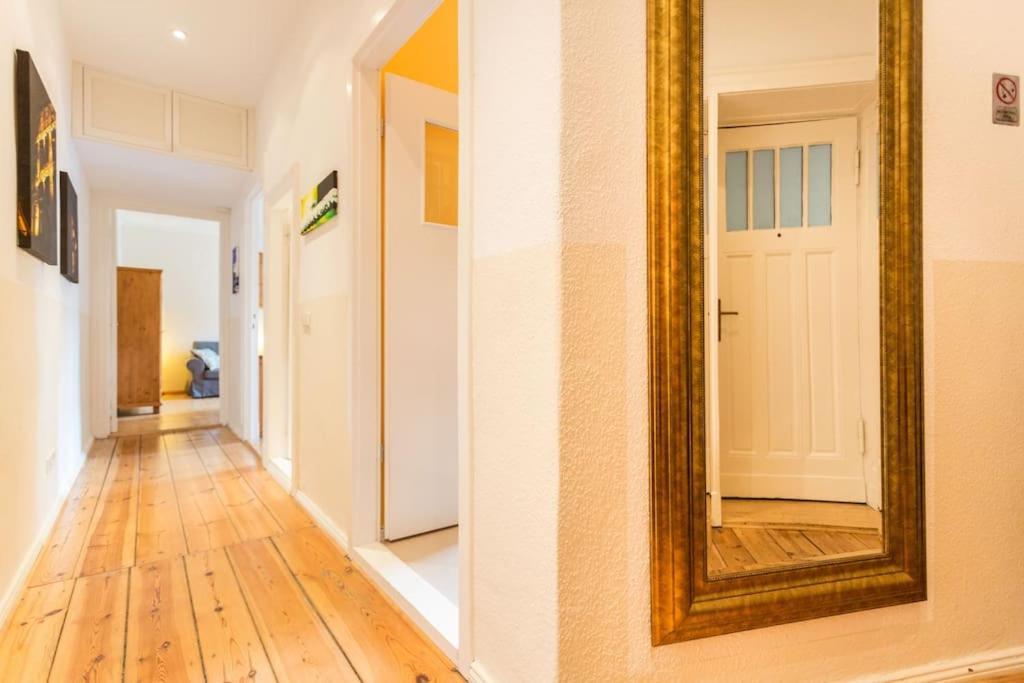 Zentrale Altbauwohnung Im Helmholtzkiez * Berlin