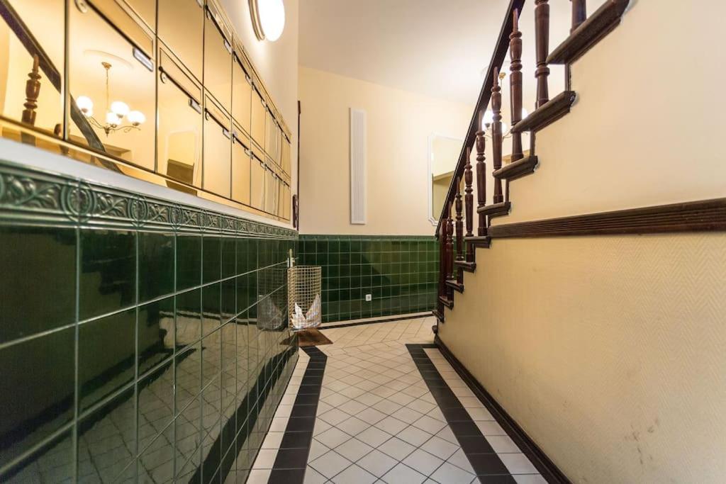 Zentrale Altbauwohnung Im Helmholtzkiez *