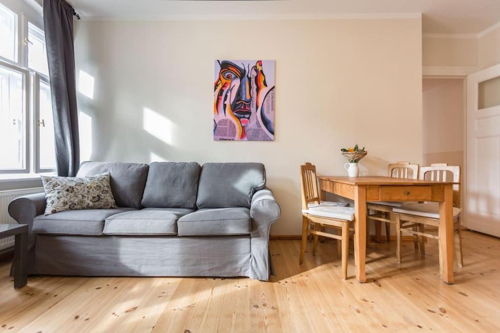 Zentrale Altbauwohnung Im Helmholtzkiez Apartment Berlin