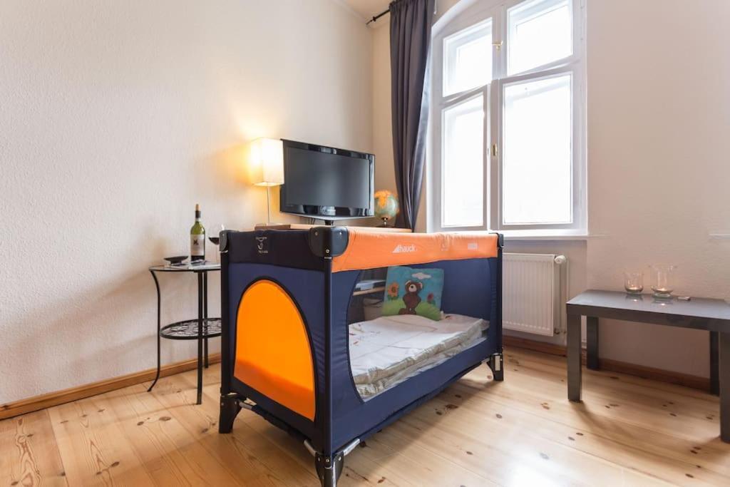 Zentrale Altbauwohnung Im Helmholtzkiez Berlin