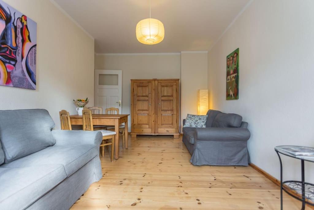 Apartment Zentrale Altbauwohnung Im Helmholtzkiez Berlin