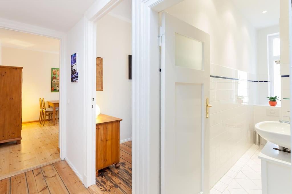 Apartment Zentrale Altbauwohnung Im Helmholtzkiez *