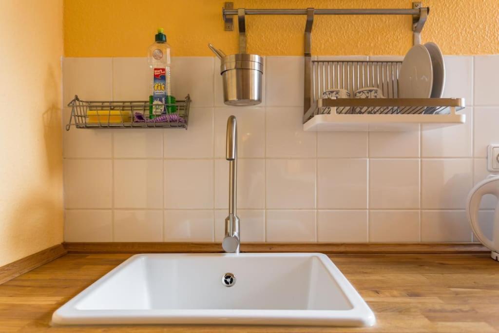 Zentrale Altbauwohnung Im Helmholtzkiez * Berlin