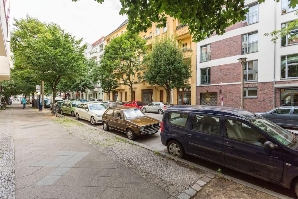 Zentrale Altbauwohnung Im Helmholtzkiez