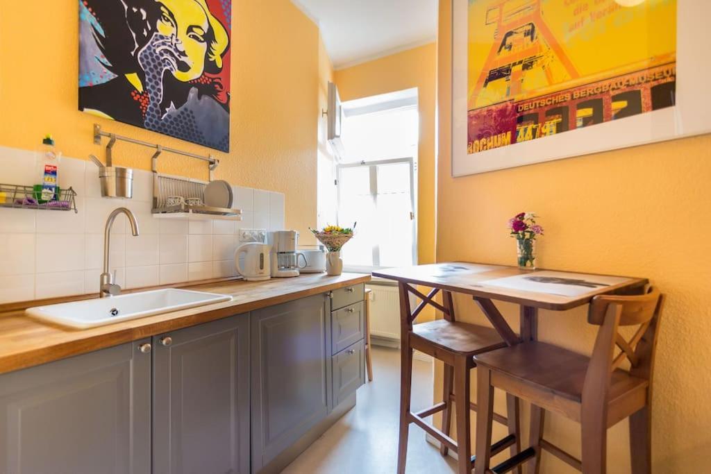 Zentrale Altbauwohnung Im Helmholtzkiez Apartment Berlin