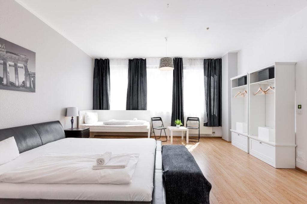 Big Fancy Center Apartment Berlin