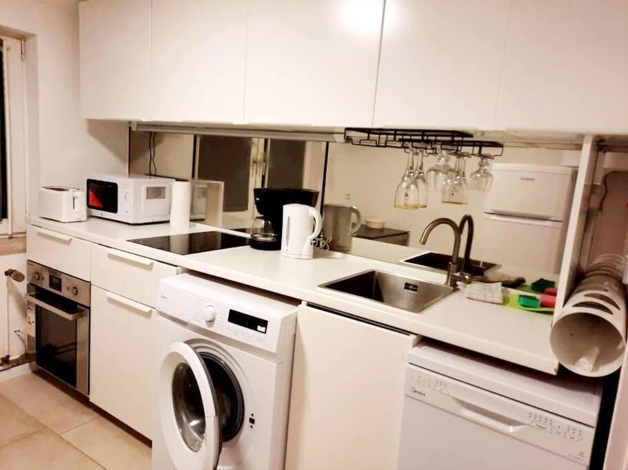 Apartment With Parking In 11 *