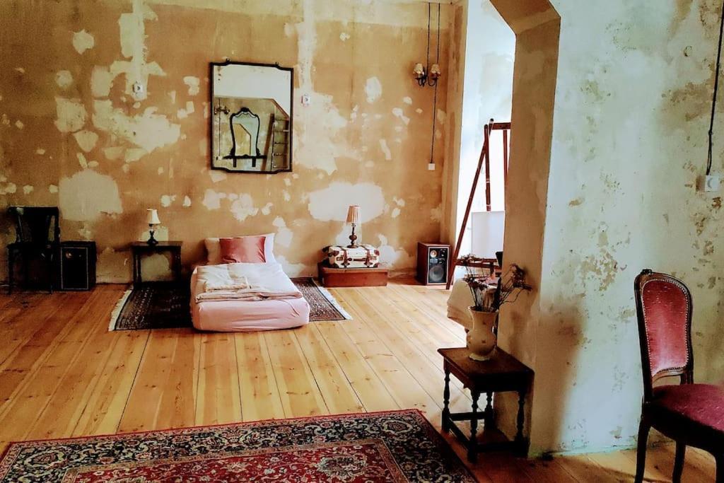 Schoeneberg Flat & Art Gallery *