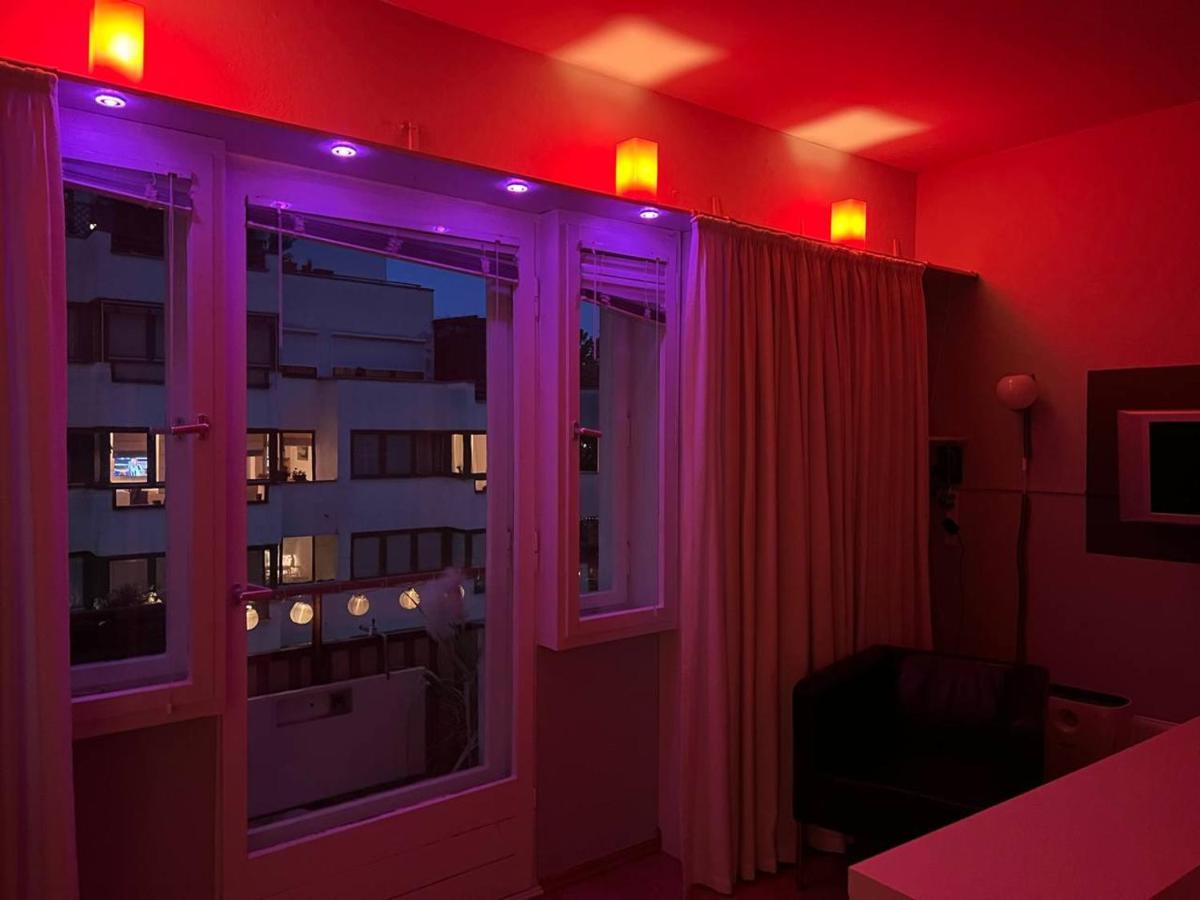 Cozy Modern With Small Balcony In The Heart Of * Berlin
