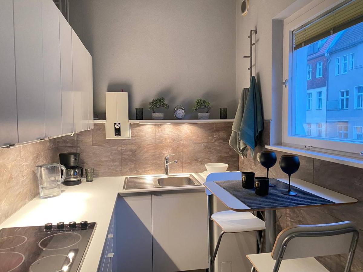 Cozy Modern With Small Balcony In The Heart Of Apartment Berlin