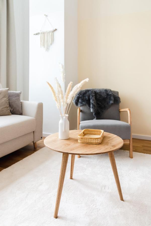 165m2 Downtown Family 5br, 3bath, Kids Room, 11min Alexanderplatz