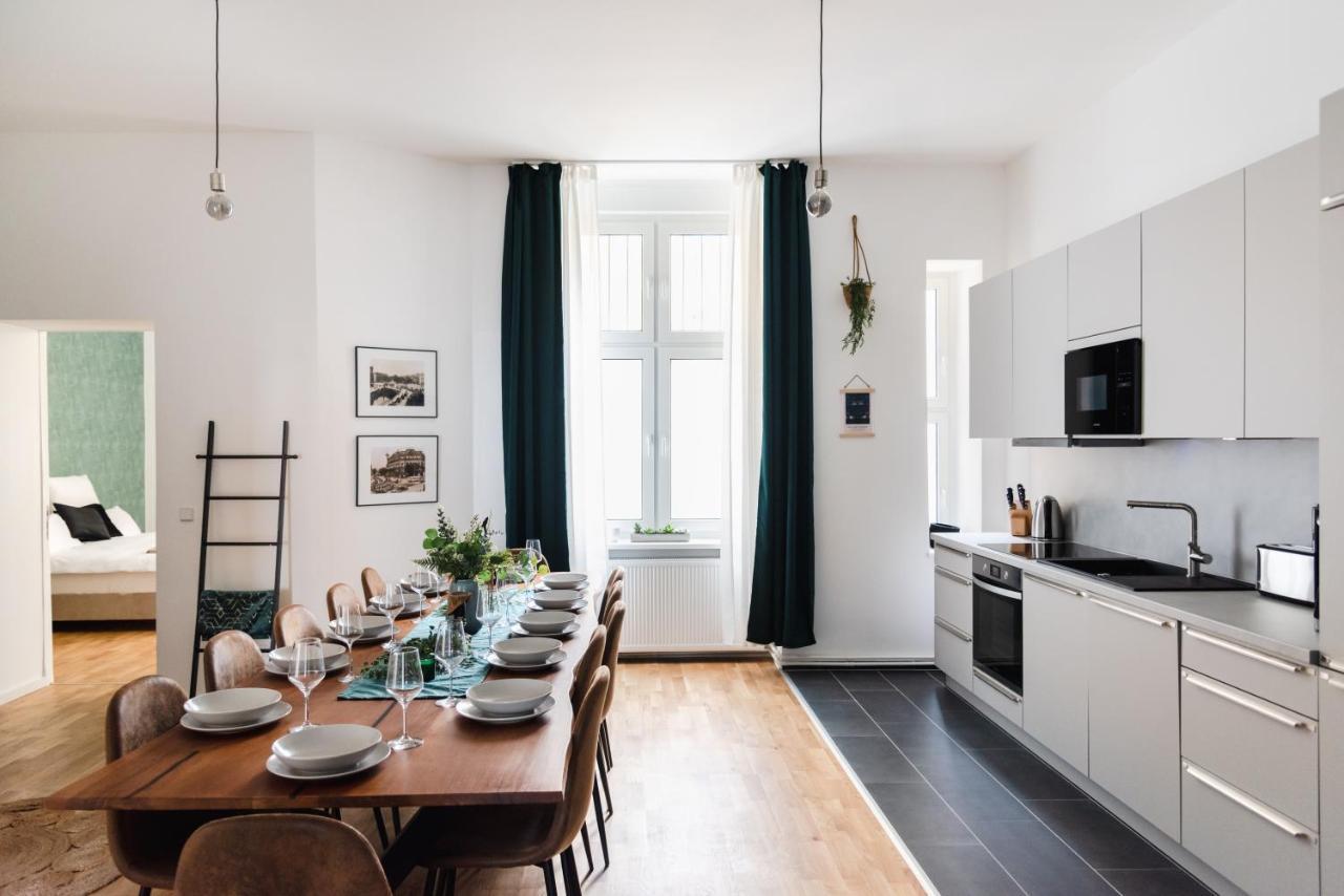 165m2 Downtown Family 5br, 3bath, Kids Room, 11min Alexanderplatz Apartment *