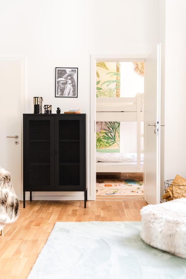 165m2 Downtown Family 5br, 3bath, Kids Room, 11min Alexanderplatz * Berlin