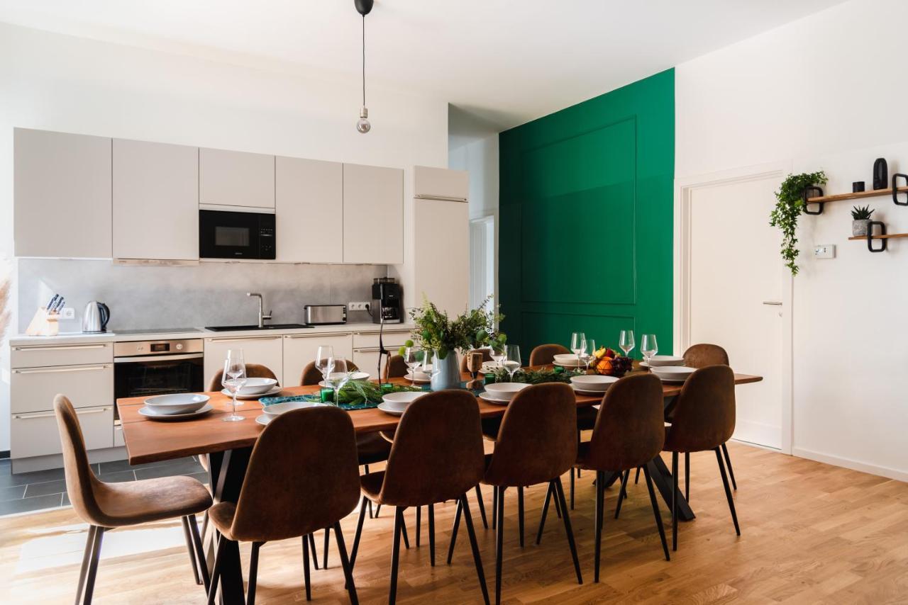 165m2 Downtown Family 5br, 3bath, Kids Room, 11min Alexanderplatz Apartment