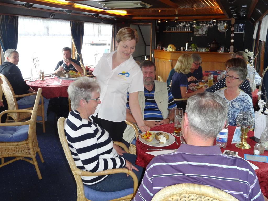 Gretha Van Holland Hotelschiff Mitte