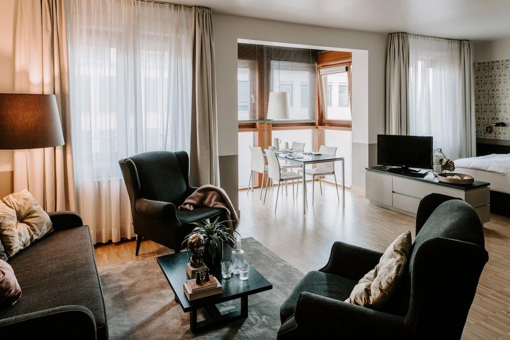 Townhouse Aparthotel 4*