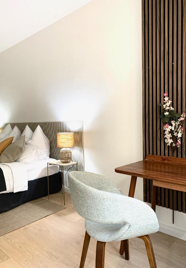 Cosy, Spacious, And Apartment *