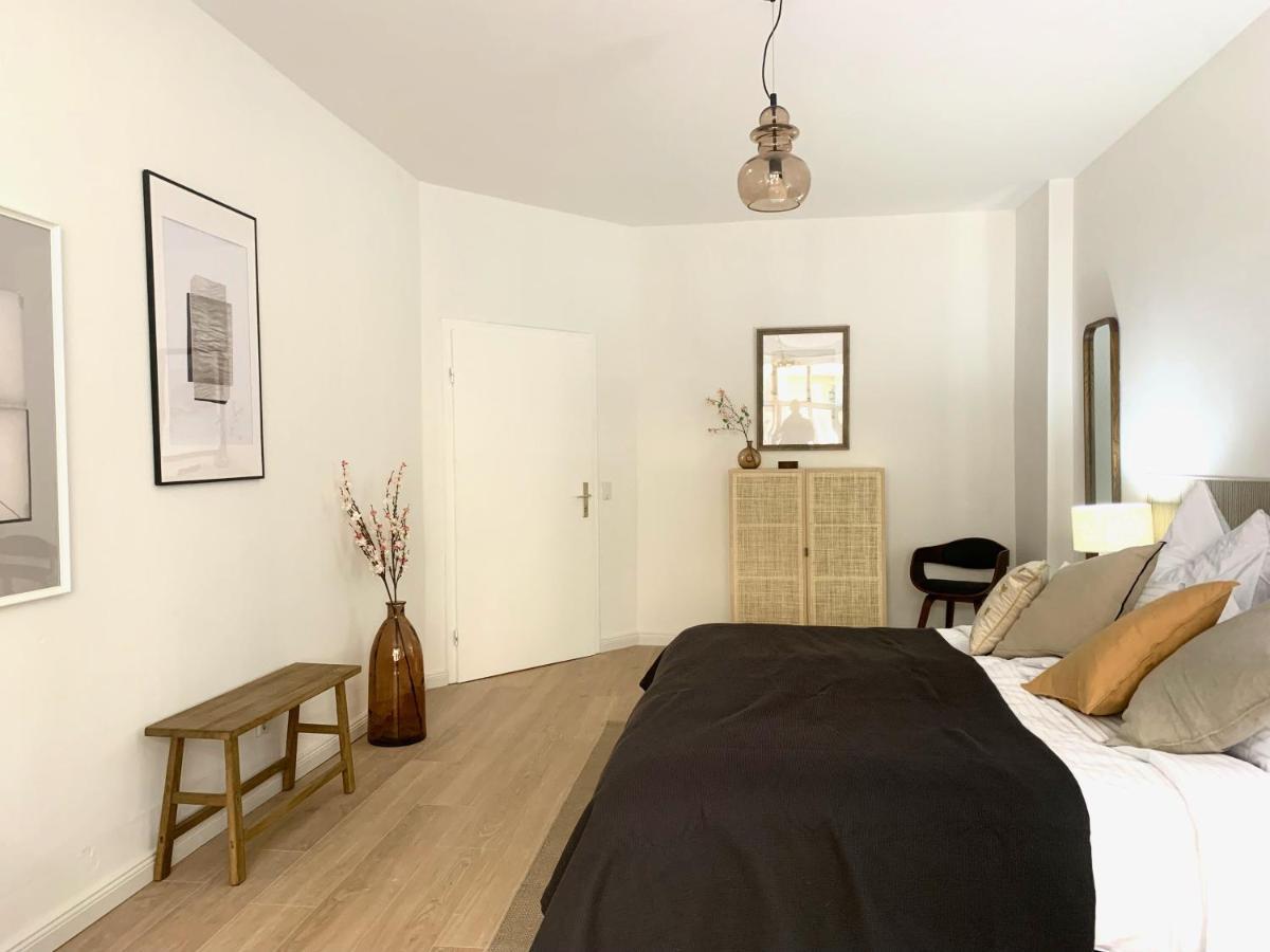 Cosy, Spacious, And Apartment *